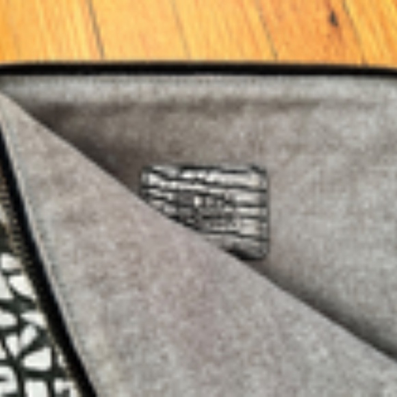NWOT Eileen Fisher Metallic Black Bronze Leather iPad Mini Zip Case - Picture 3 of 5